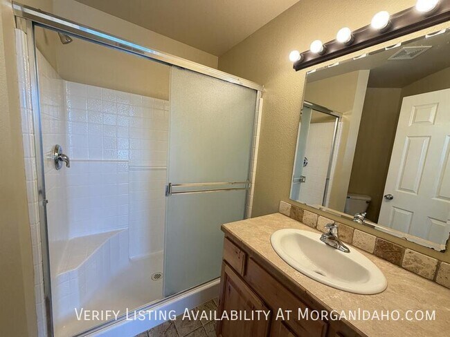 Building Photo - 6698 Poplar-