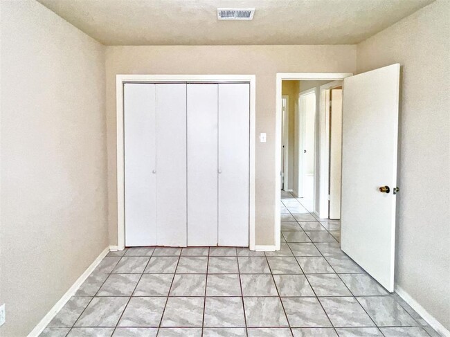 Building Photo - 3518 Almondwood Dr