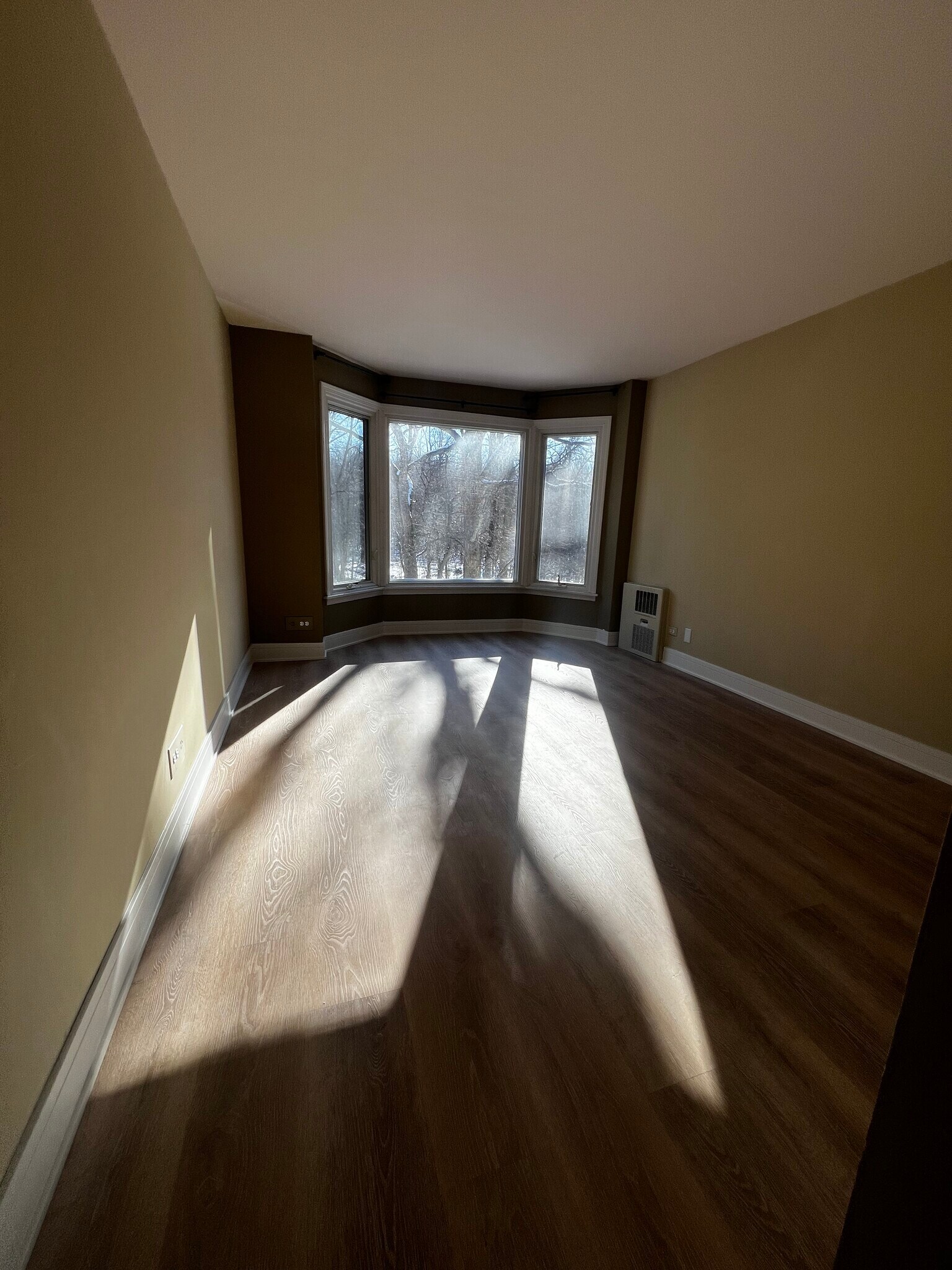 Building Photo - 2500 Windsor Mall