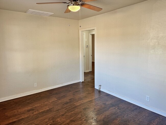 Building Photo - Cute 3 Bed 1 Bath home in Sunnyside Heights