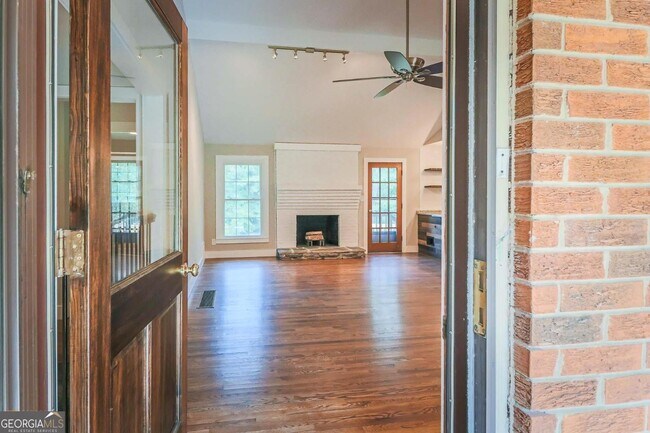 Building Photo - 99 Woodvalley Dr