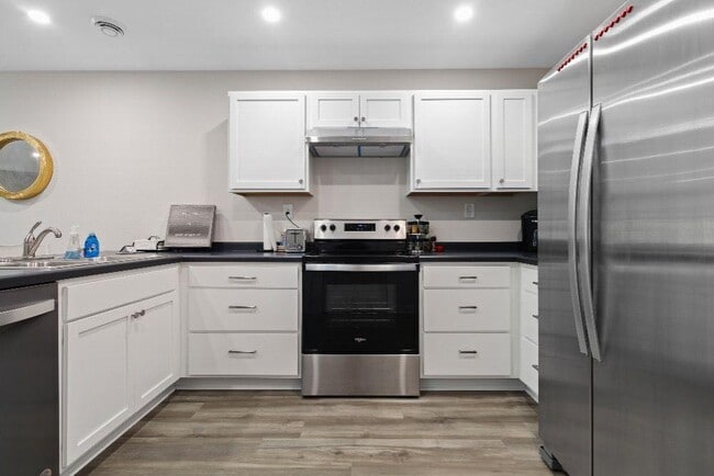 Building Photo - 1709 W State St