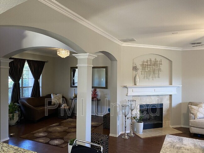 Building Photo - 15620 Gatehouse Dr