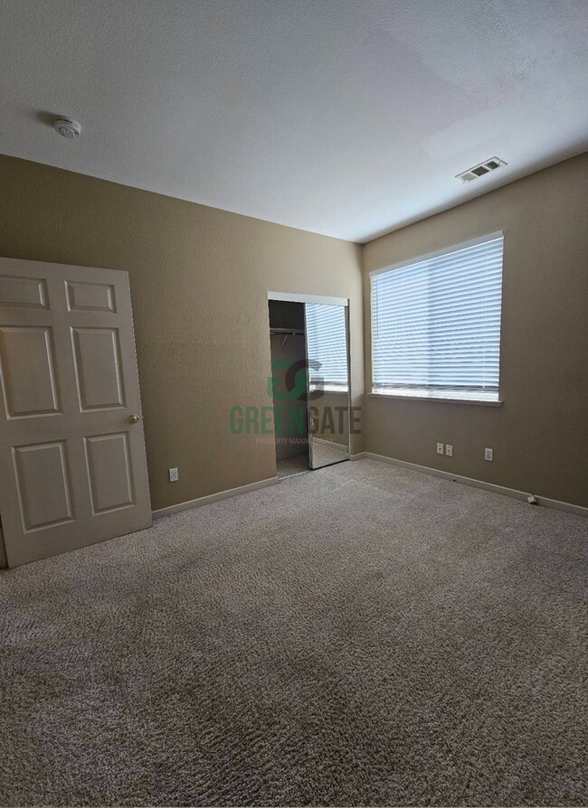 Building Photo - Price Reduced! 4 Bedroom 3 Bath Home is No...