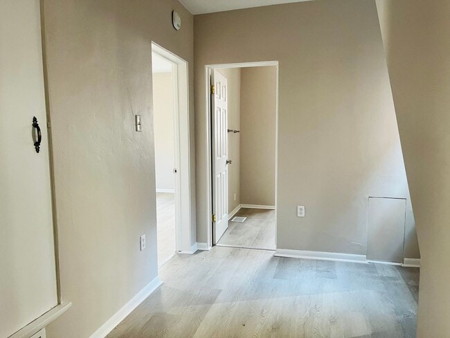 Building Photo - 1409 Tinsbury St