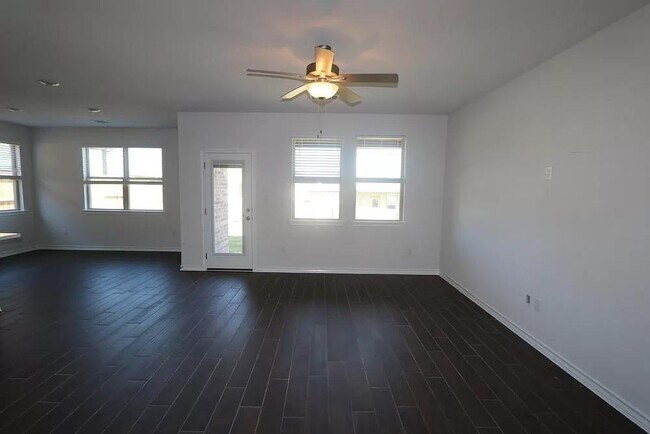 Building Photo - 195 Longstraw Dr