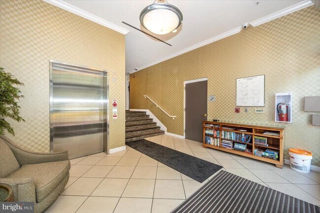 Primary Photo - 35 E All Saints St