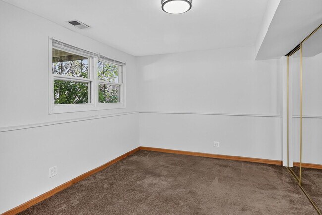 Building Photo - 436 Fordham Pl