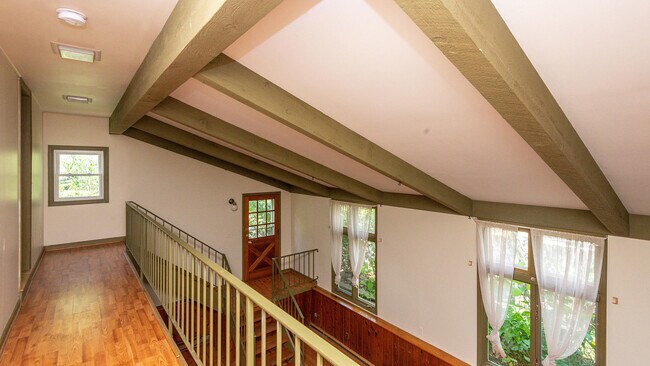 Building Photo - 903 Sylvan Ave