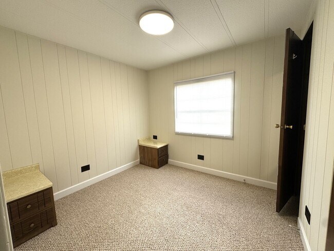 Building Photo - Single Family Manufactured Home- Ready for Move In!