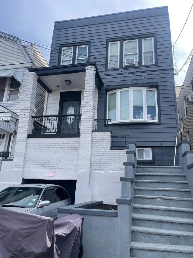 Primary Photo - 162 Nelson Ave