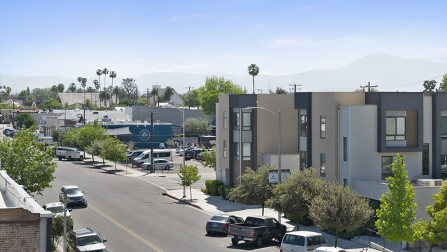 Building Photo - 17th Place Townhomes