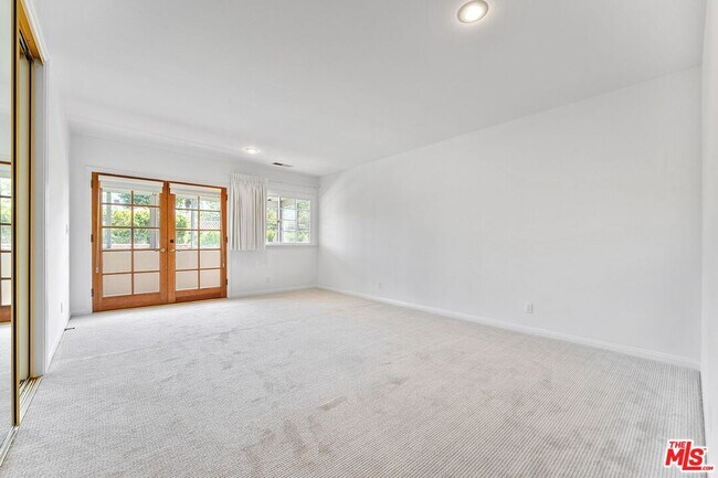 Building Photo - 253 15th St
