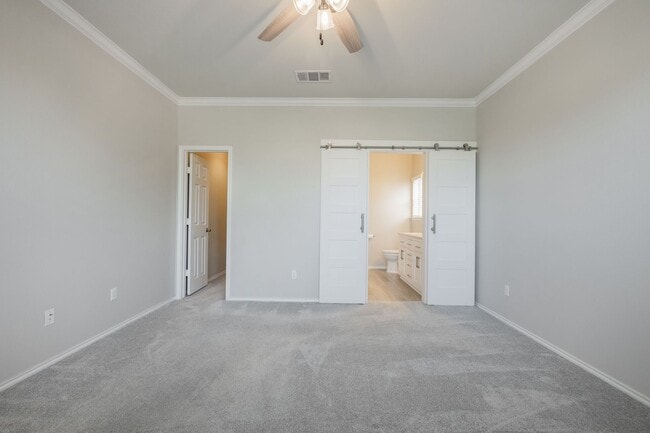 Building Photo - Community Pool, Splash pad and Pavillion! ...