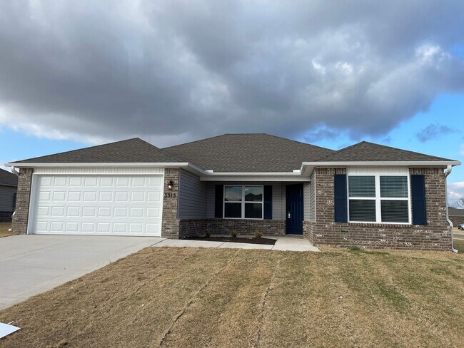 Building Photo - Your Next Home Awaits! | Pre-Leasing a Spacious 4-Bed, 2-Bath Home in Somerset