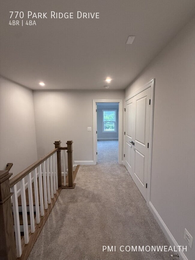 Building Photo - 770 Park Ridge Dr