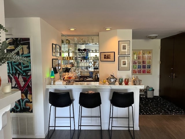 Bar Area - 310 Tahiti Way