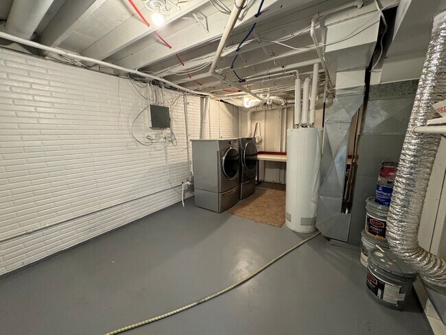 Building Photo - 4 bedroom 2 bath home in Port Byron