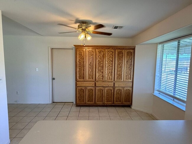 Building Photo - 3+2 w/garage and large fenced backyard