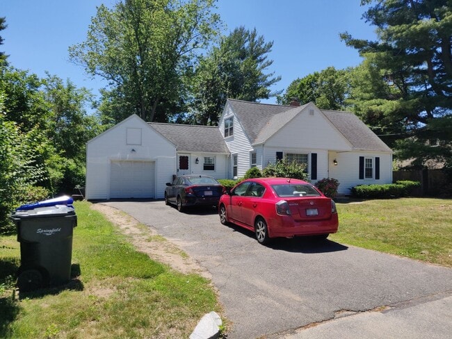 Building Photo - 4-Bedroom Home for Rent in the Heart of Sixteen Acres