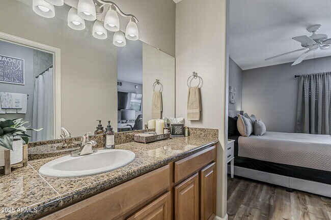 Building Photo - 1825 W Ray Rd