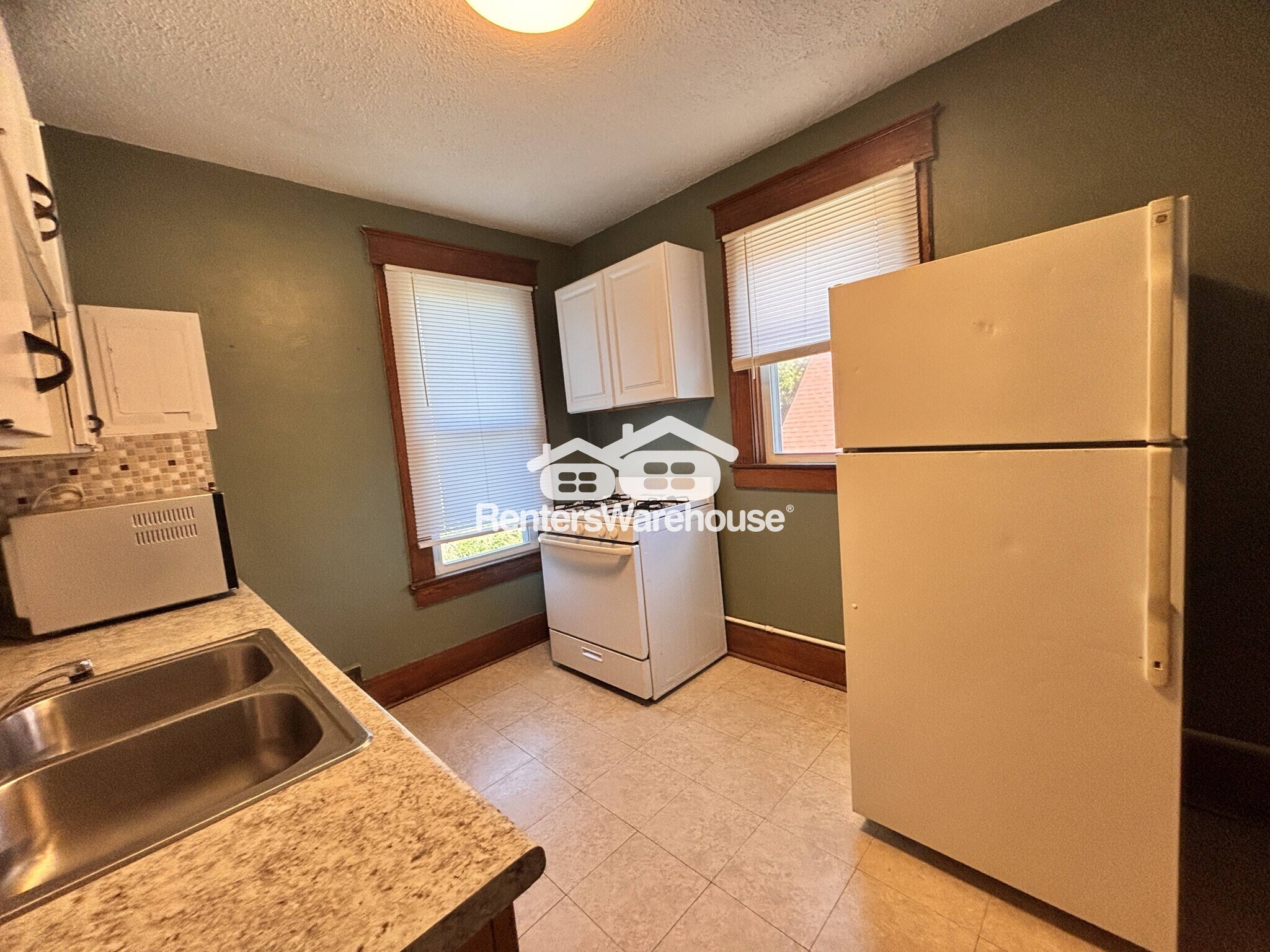 Building Photo - 416 8th St