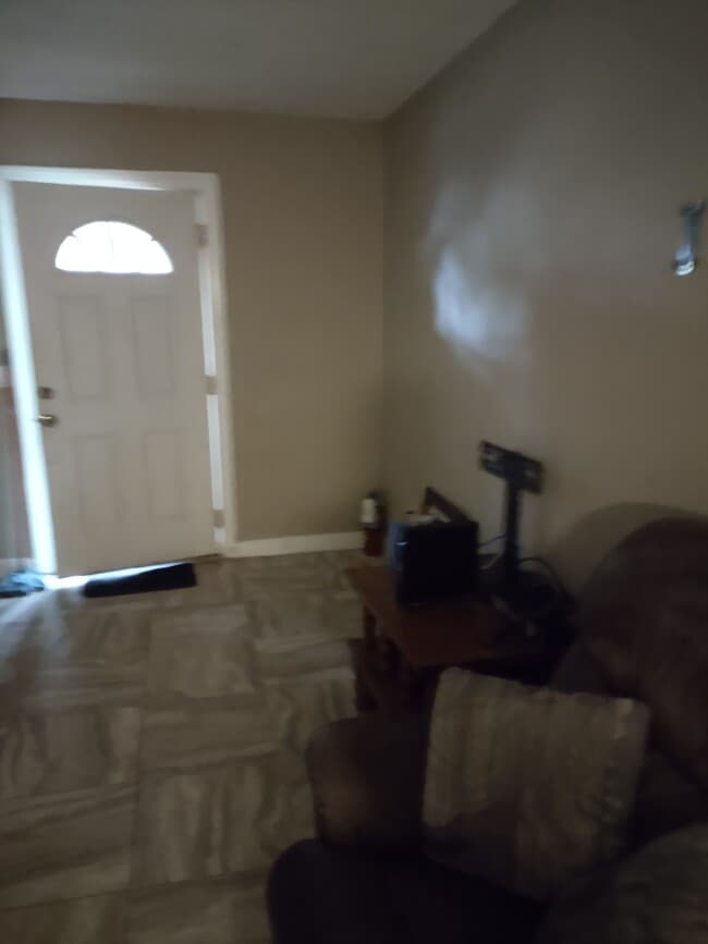 Building Photo - 220 Cherokee Ct