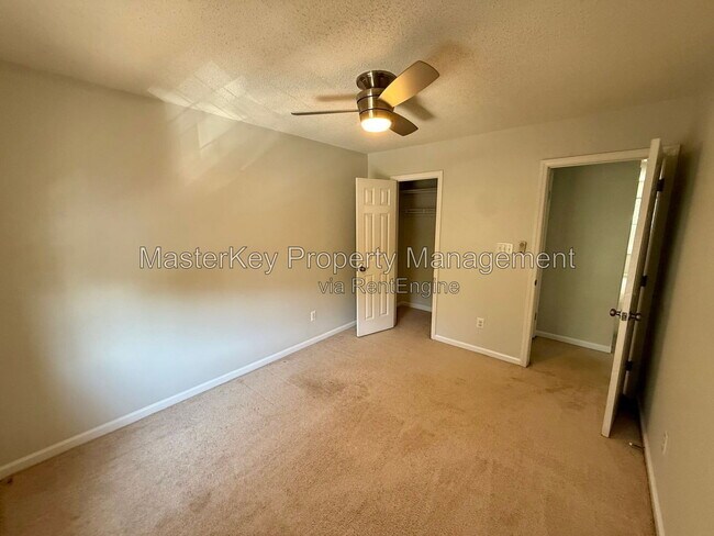 Building Photo - 114 Pointe Crest Ct