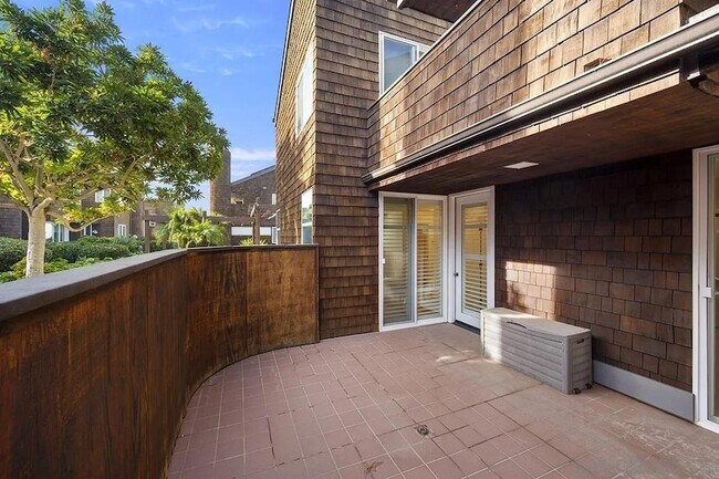 Building Photo - 325 S Sierra Ave