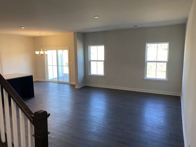 Building Photo - Great 3 Bed, 2 Story Townhome near Concord Mills