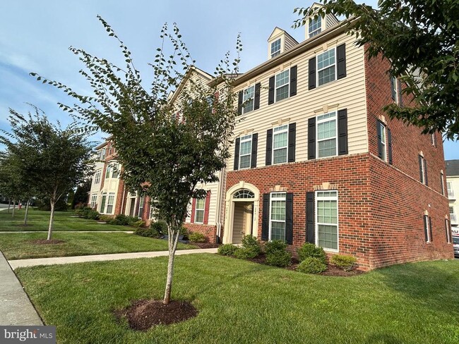 Building Photo - 24706 Hutchinson Farm Dr