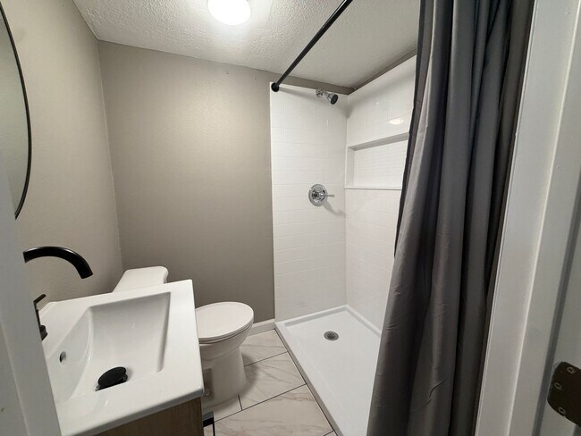 Building Photo - 4937 Sunburst Dr