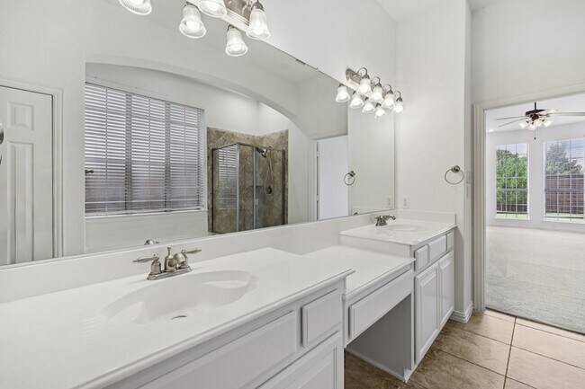 Building Photo - 11295 Apple Valley Dr