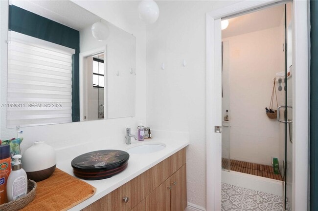 Building Photo - 3155 Jackson Ave