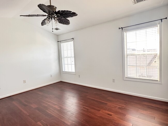 Building Photo - 307 Savoy Ct