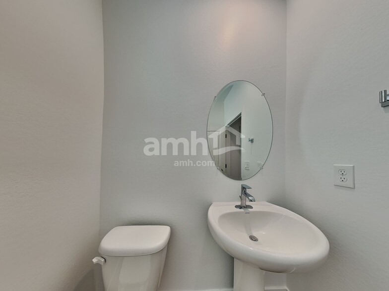 Building Photo - 12623 W Adair Dr