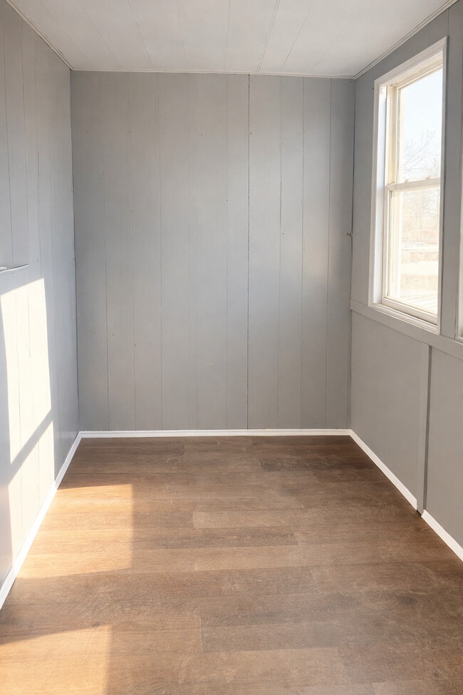 Building Photo - 1539 W 71st St