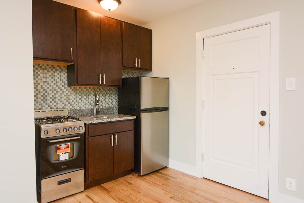 Building Photo - 4551 N Damen Ave