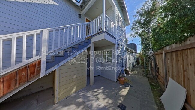 Building Photo - 328 W Pedregosa St