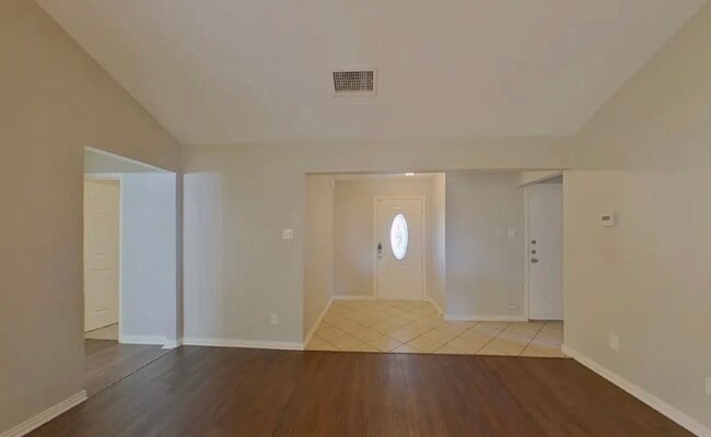 Building Photo - AVAILABLE NOW