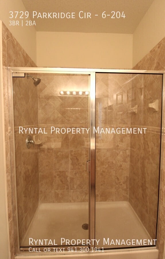 Building Photo - 3729 Parkridge Cir