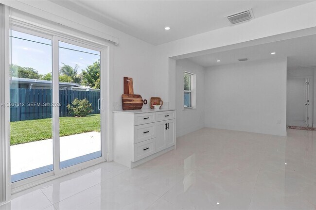 Building Photo - 1473 NE 30th Ct