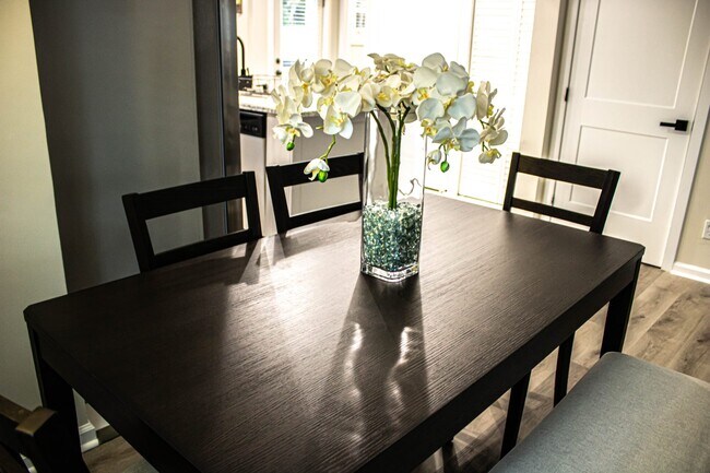 Building Photo - 2813 Mead Rd