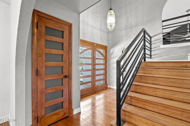 Building Photo - 5109 Memory Dr