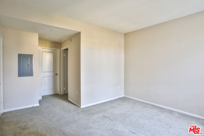 Building Photo - 6400 Crescent Park E