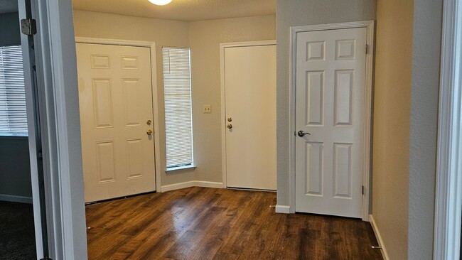 Building Photo - 240 Case Dr