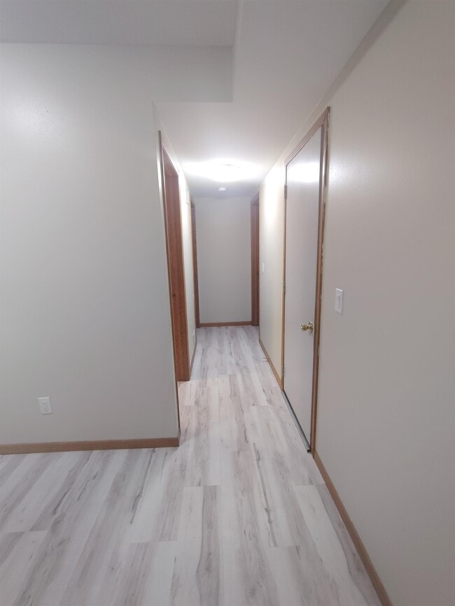 Building Photo - 701 Iroquois Ct