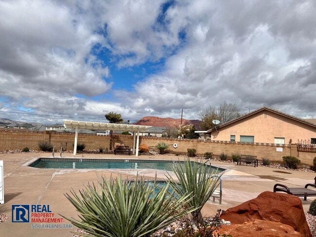 Building Photo - Single Family Home in Ironwood