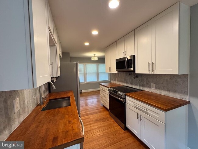 Building Photo - 2396 Mizzen Pl