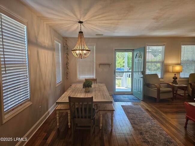 Building Photo - 2717 Oaklawn Ave